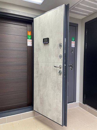 Входная дверь  