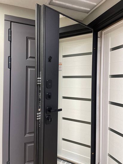 Входная дверь  