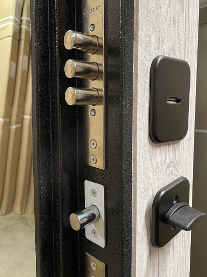 Входная дверь  